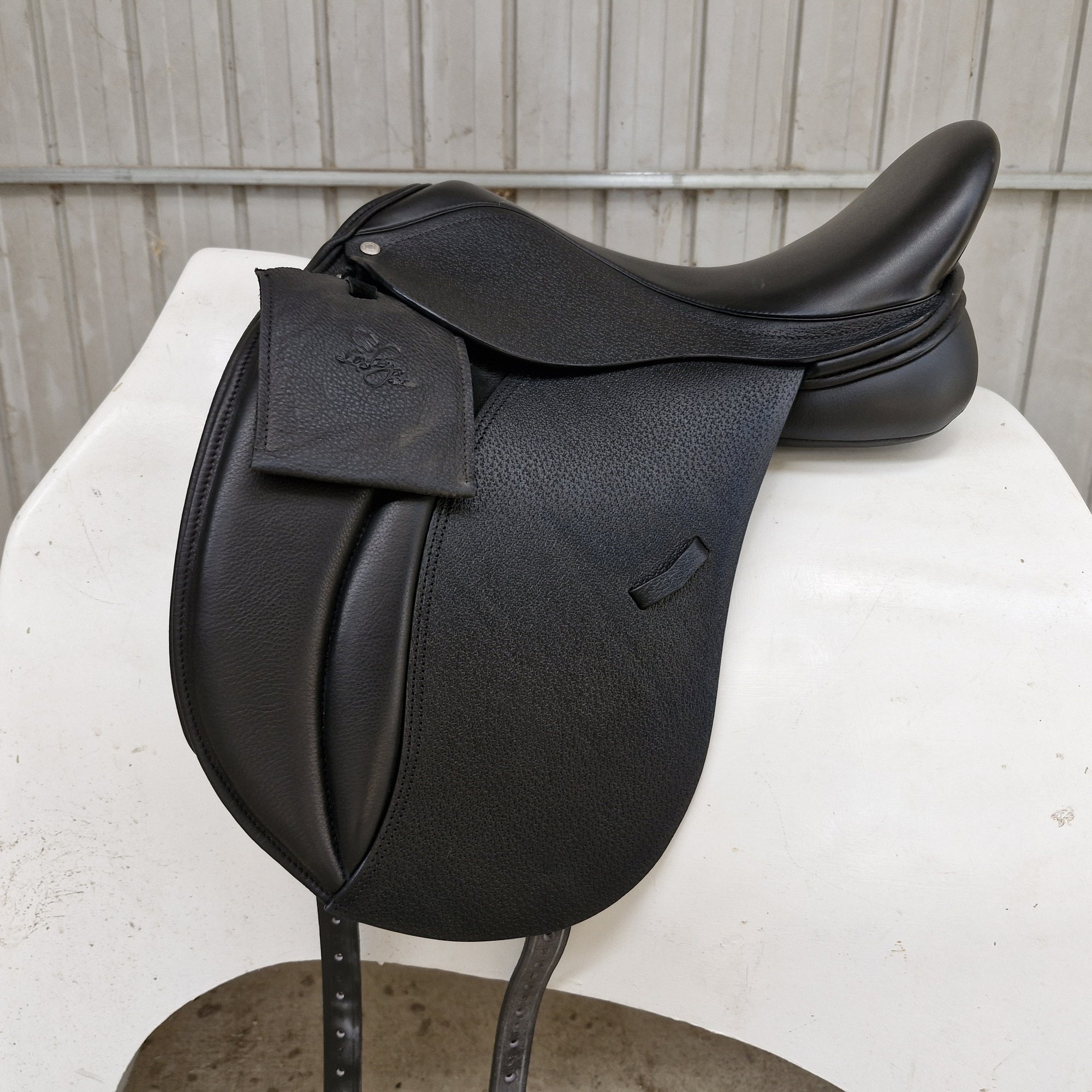 Loxley adjustable tree dressage saddle, 17"