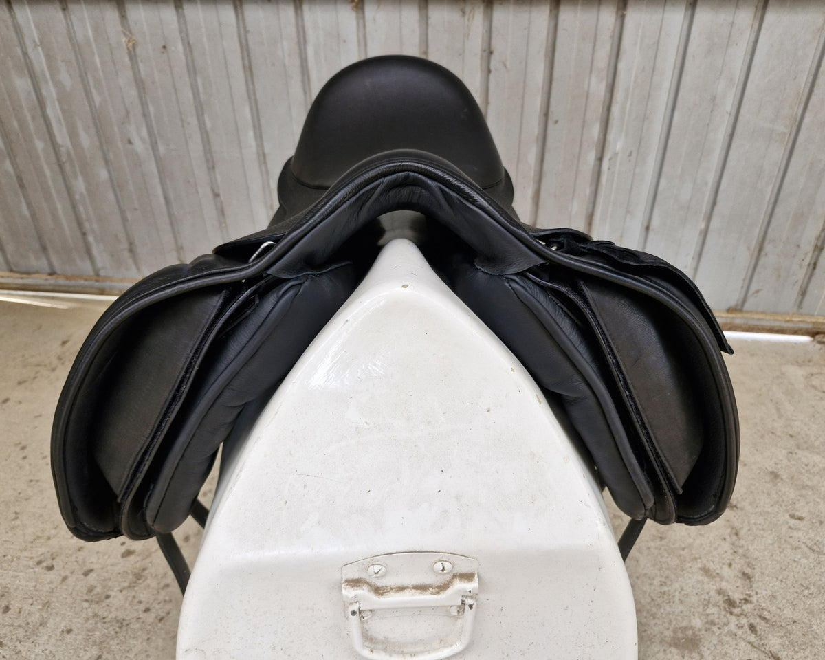Loxley adjustable tree dressage saddle, 17"
