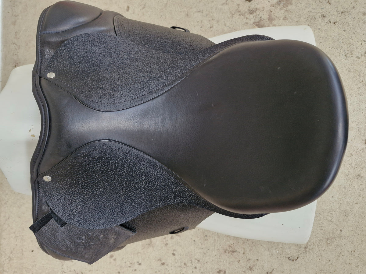 Loxley adjustable tree dressage saddle, 17"