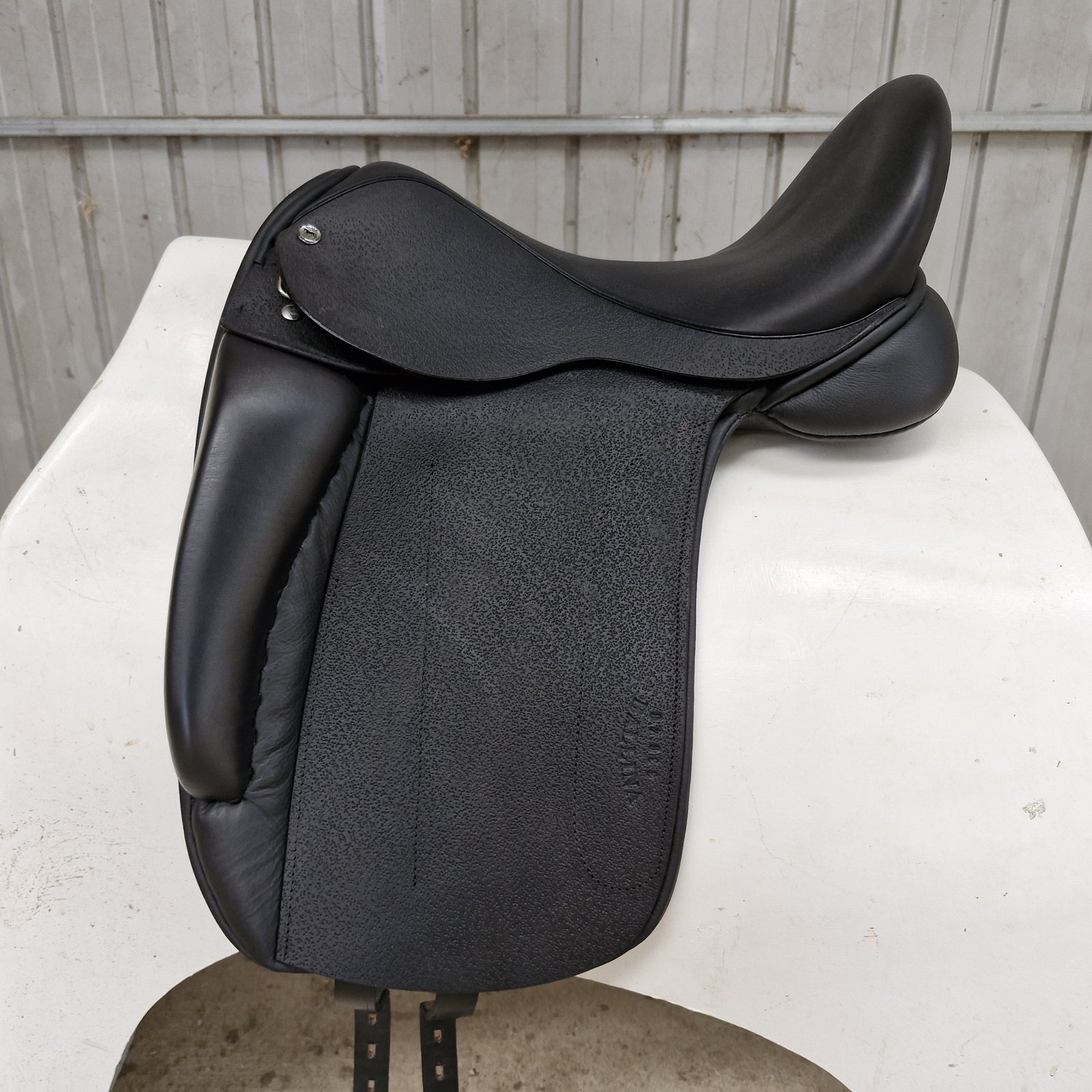 Black Country Vinici Ballina dressage saddle, 17.5"