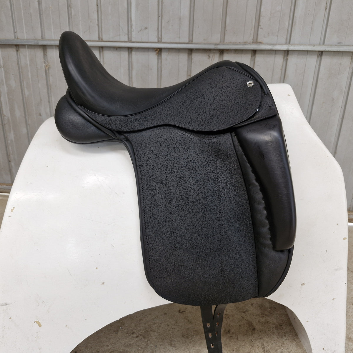 Black Country Vinici Ballina dressage saddle, 17.5"