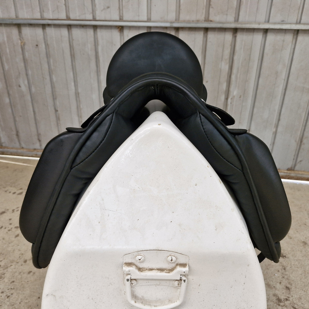 Black Country Vinici Ballina dressage saddle, 17.5"