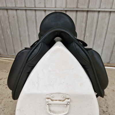 Black Country Vinici Ballina dressage saddle, 17.5"