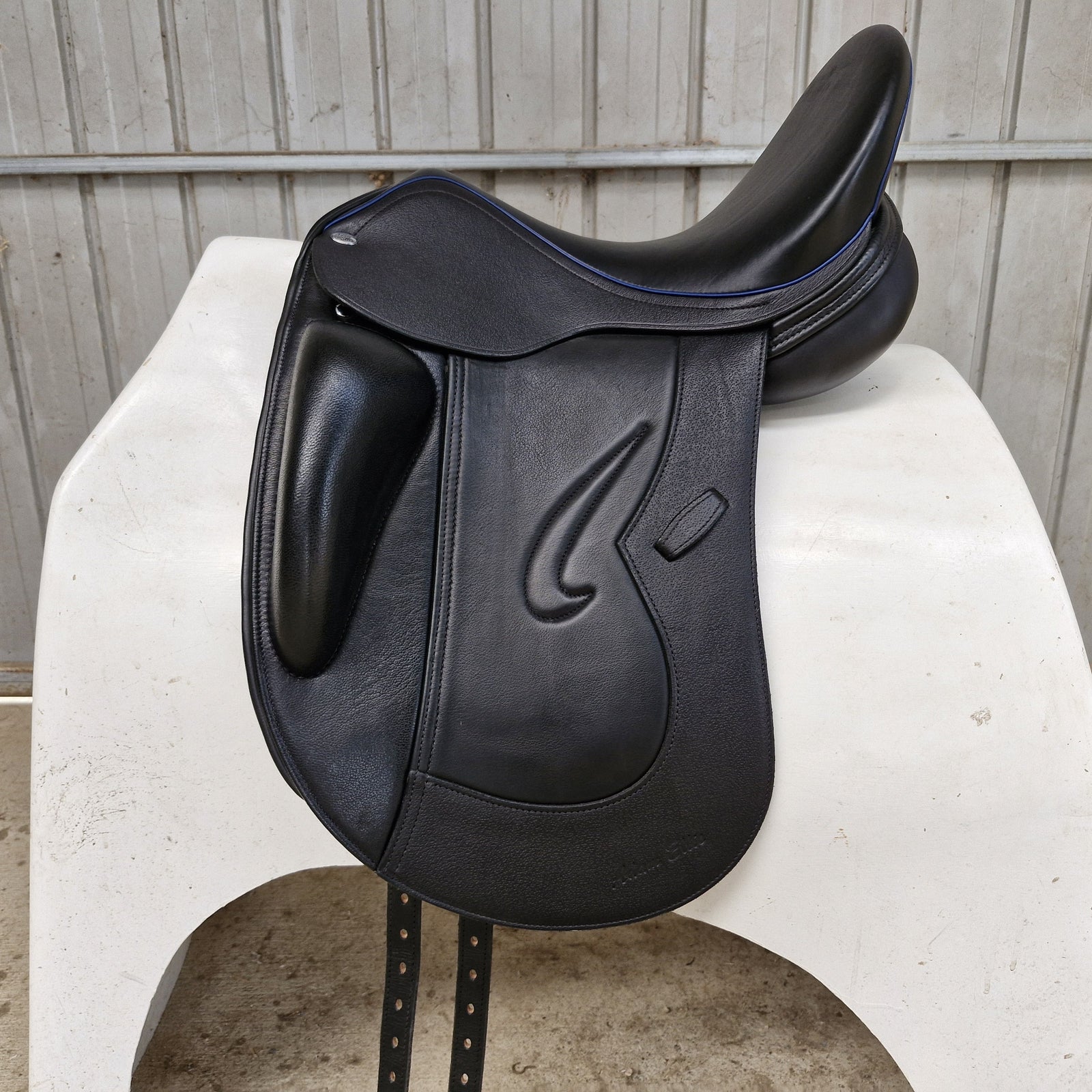 Adam Ellis Paisley dressage saddle, 17.5"
