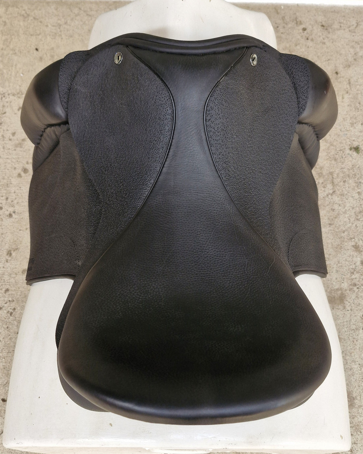 Black Country Vinici Ballina dressage saddle, 17.5"