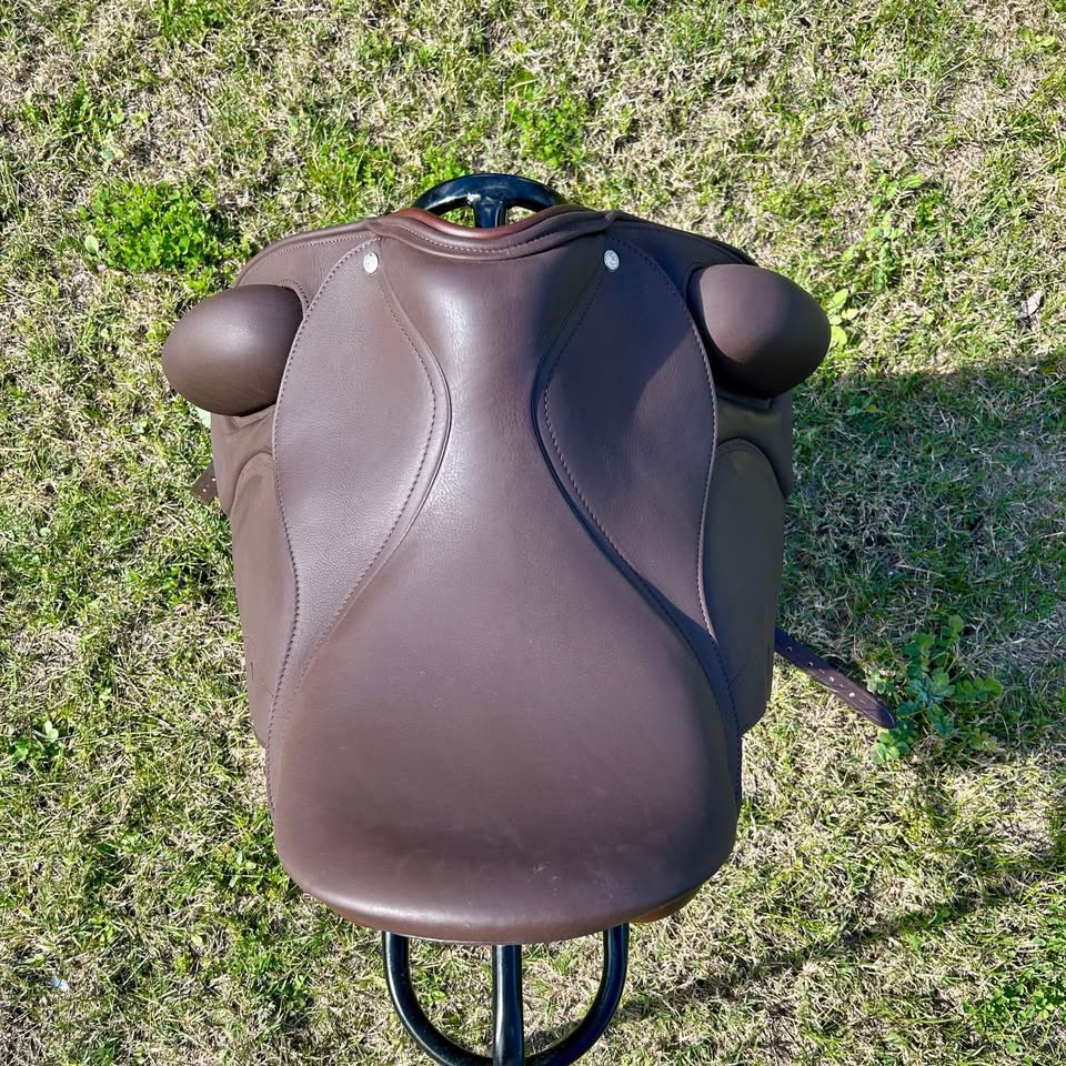 Loxley Mono Dressage saddle 17.5