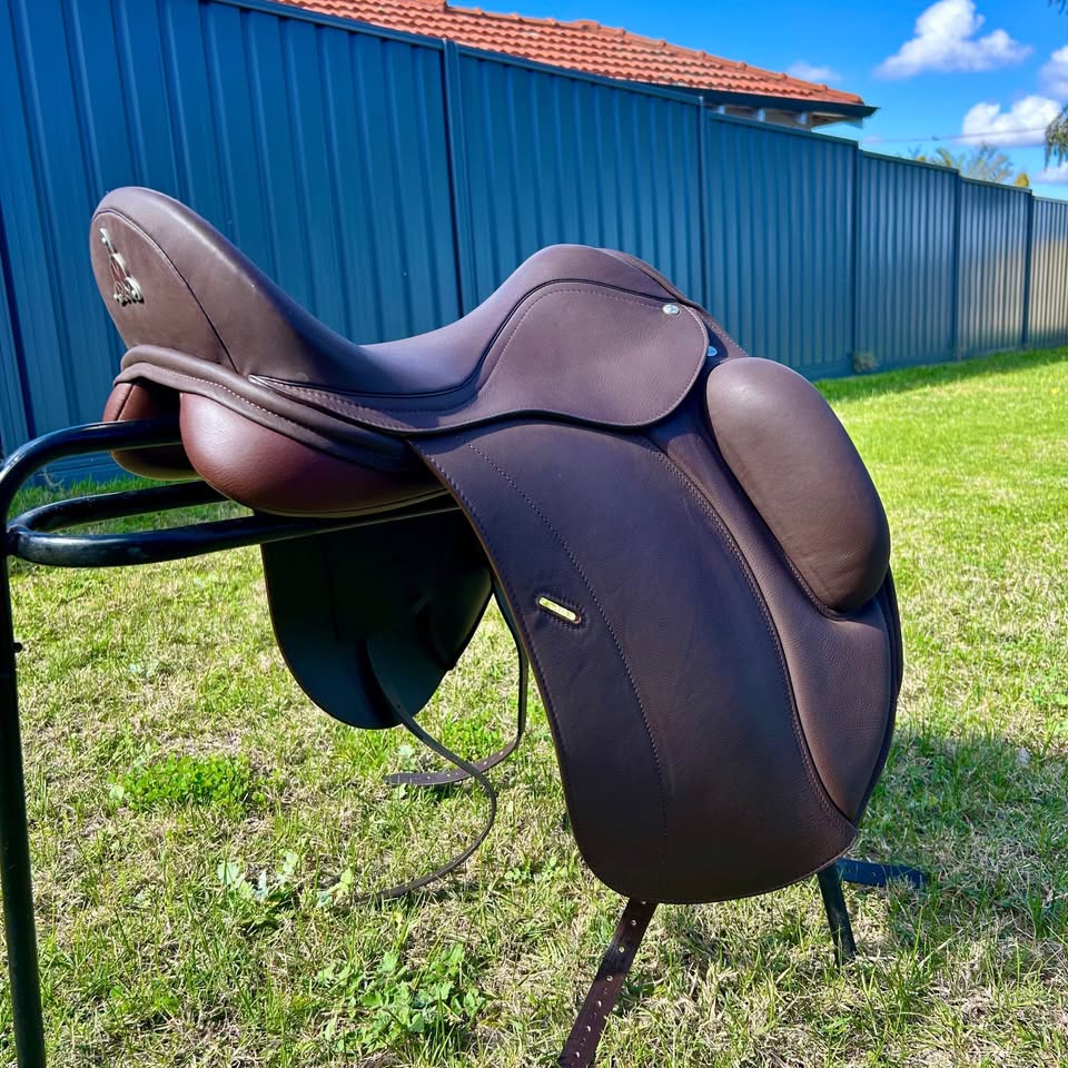 Loxley Mono Dressage saddle 17.5