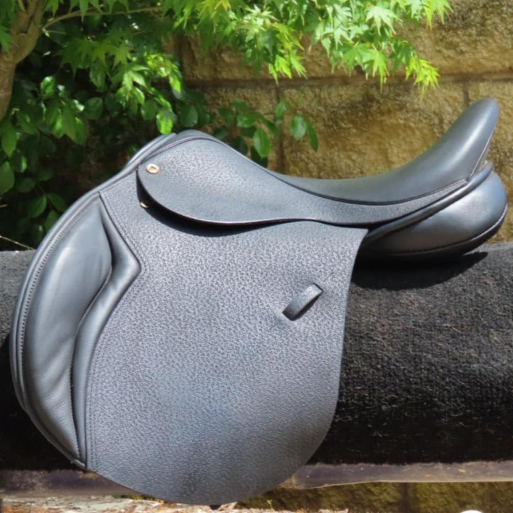 Black Country Wexford Black Jump saddle