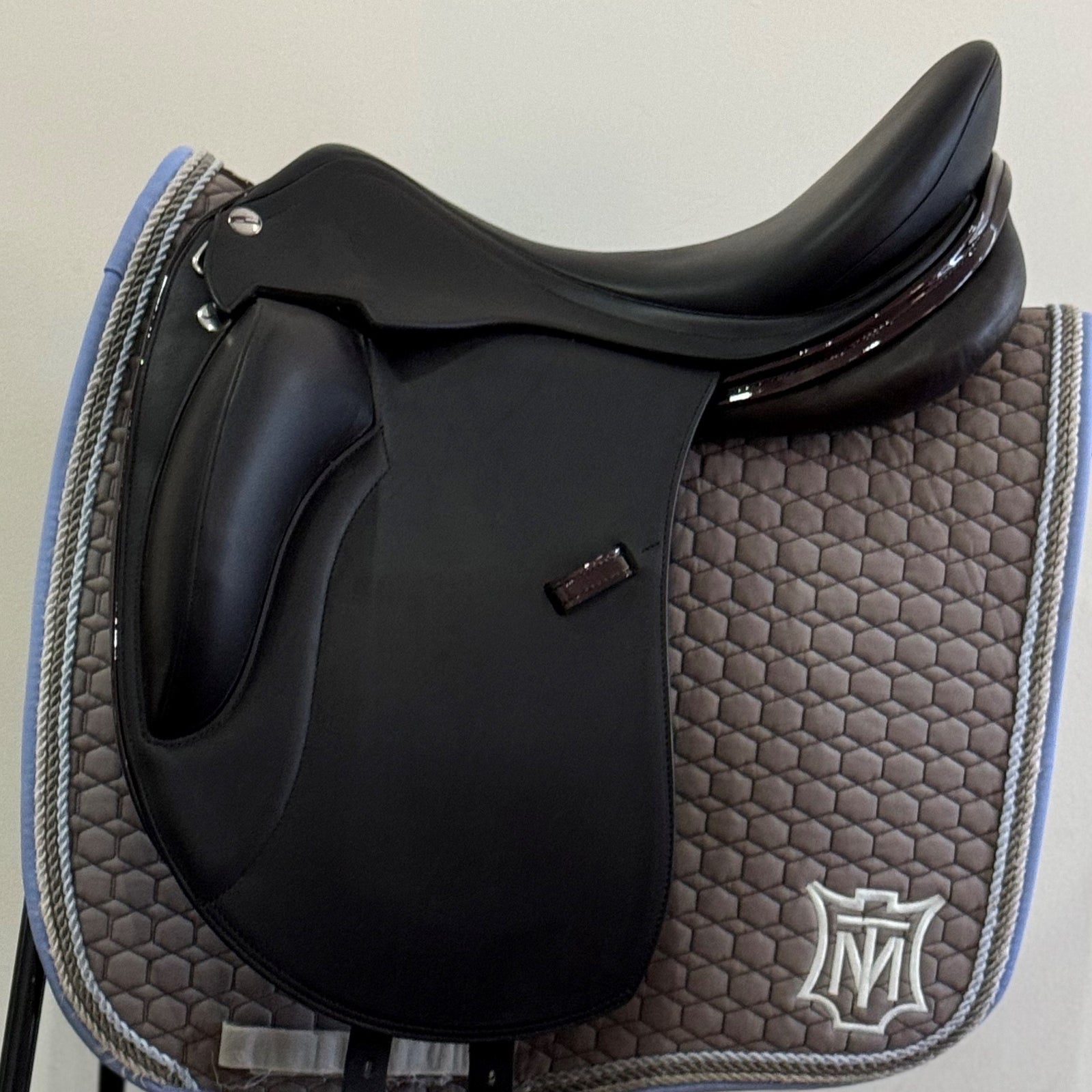 Erreplus Vittoria Dressage Saddle 18" - Ex Demo